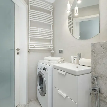 Apartman Modern With Desk Cracow Conrada 27 By Heyrent