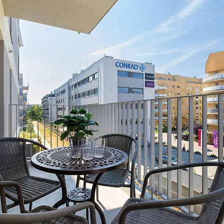 Modern With Desk Cracow Conrada 27 By Heyrent Apartman *